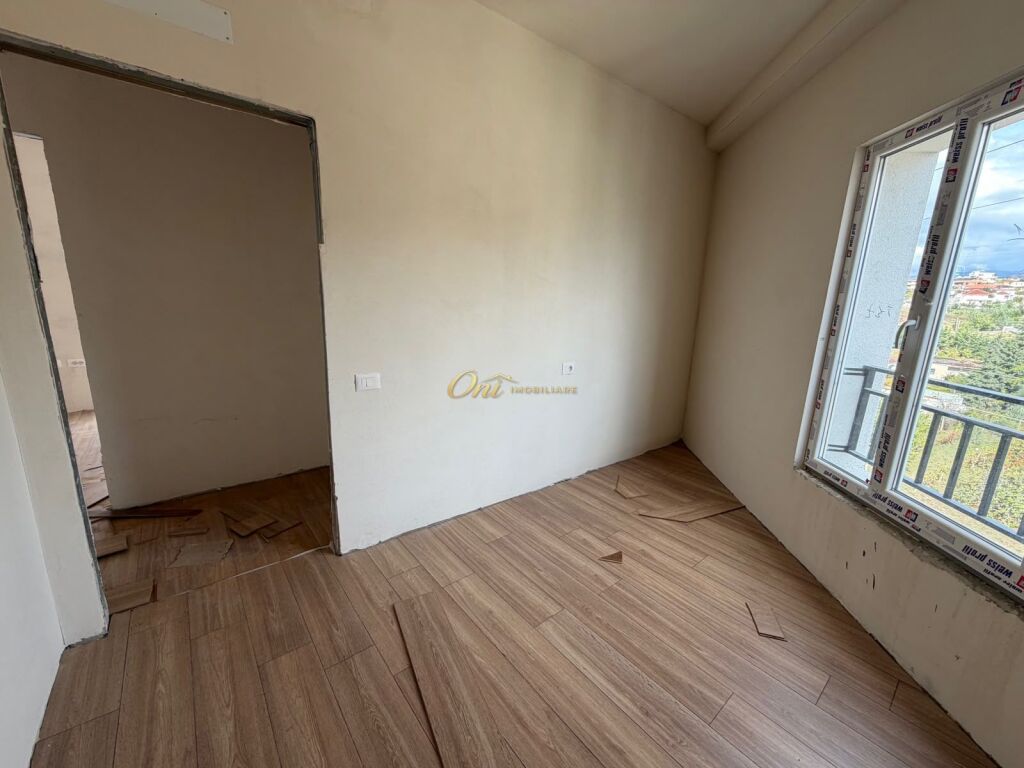 PASKUQAN SHITET APARTAMENT 3+1+2