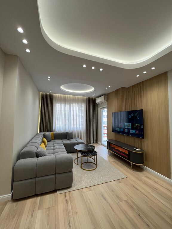 Shitet,Apartament 2+1+1 ,Unaza e Re , Prane bar Artistit