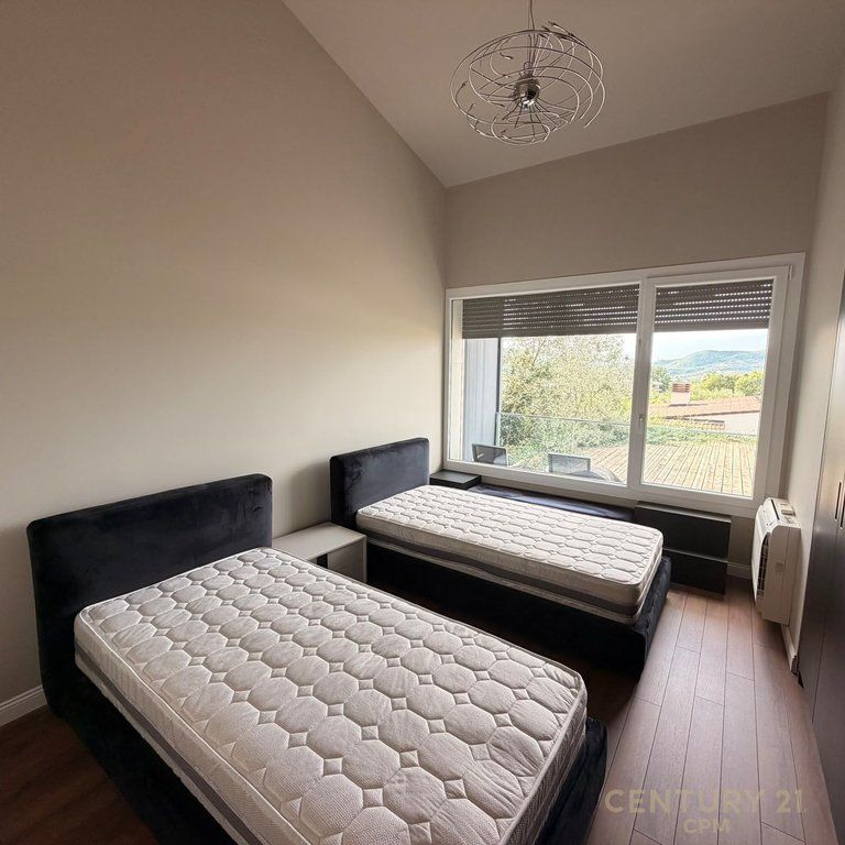 WE ARE SELLING A SUPER APARTMENT IN LONG HILL !!!