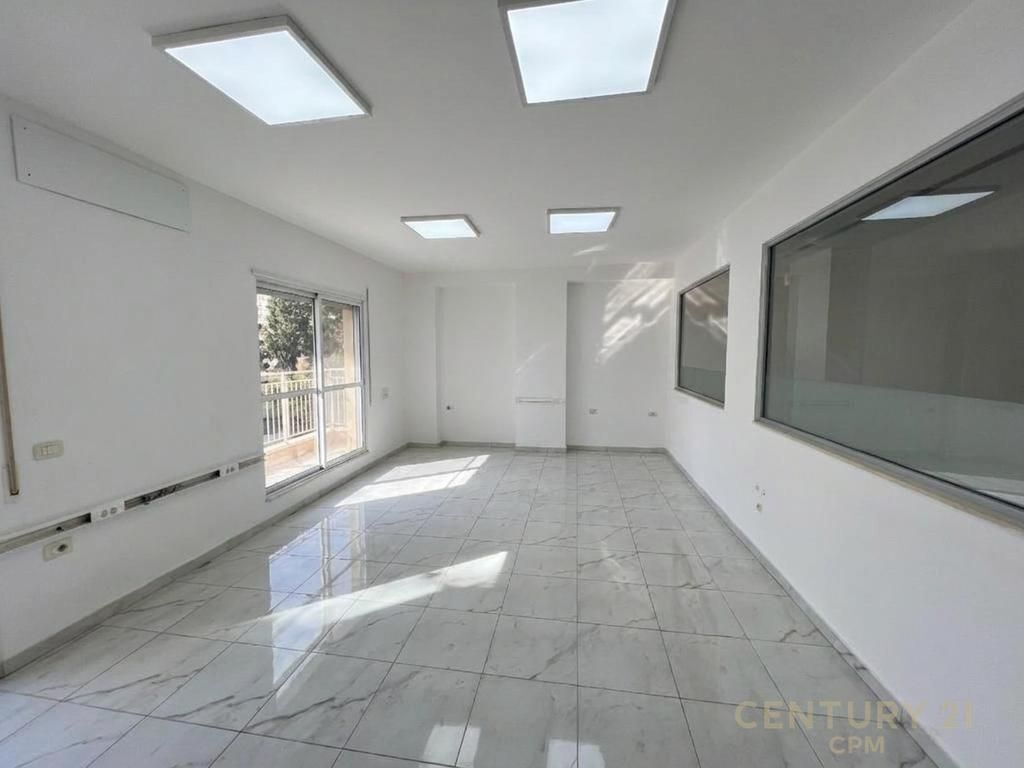 3+1 apartment for rent on Kavaja Street!