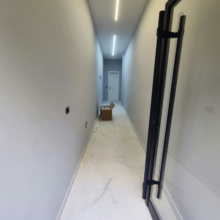 Dyqan kat 0,20 m2,rruge e kosovareve,70 miljon leke