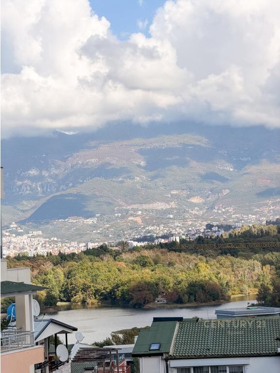 SHITET APARTAMENT 2+1+2+2 Poste Parkimi, PAMJE NGA LIQENI ARTIFICIAL