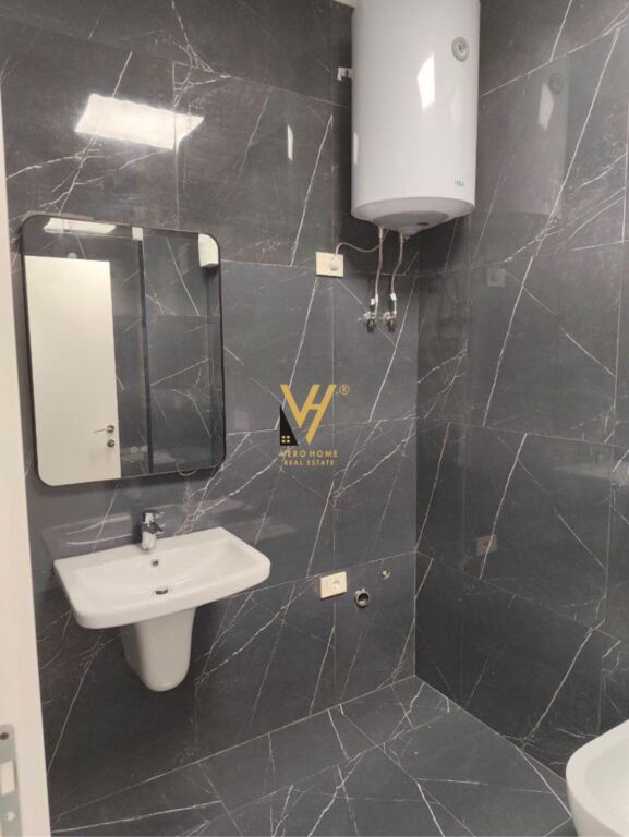 JEPET ZYRE 70 M2 ME QERA TE GOLDEN TOWER, MINE PEZA 600 EURO