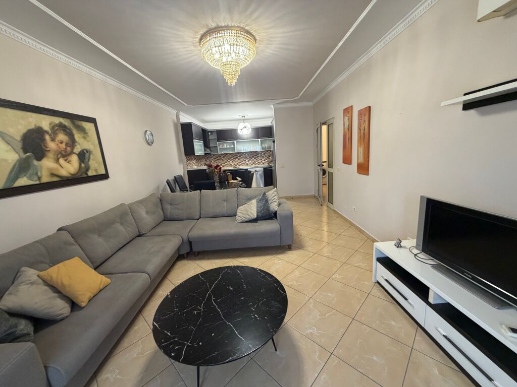 2+1, vicino al comune, presso Big Market, 800 euro