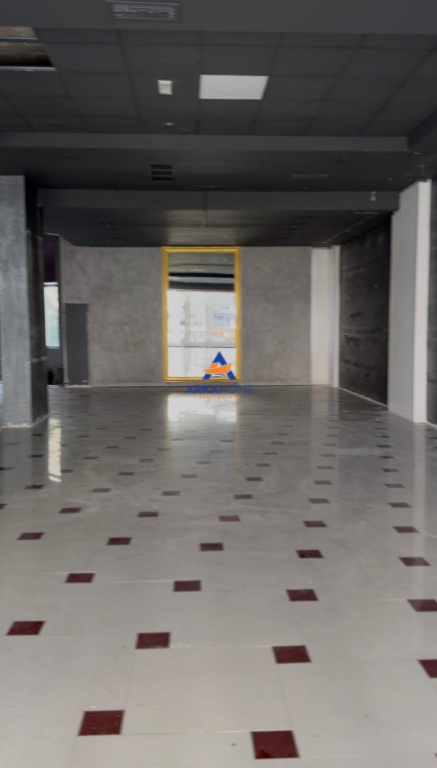 BUSINESS UNIT FOR RENT 220 M2 "UNAZA E RE" 250000 LEKE