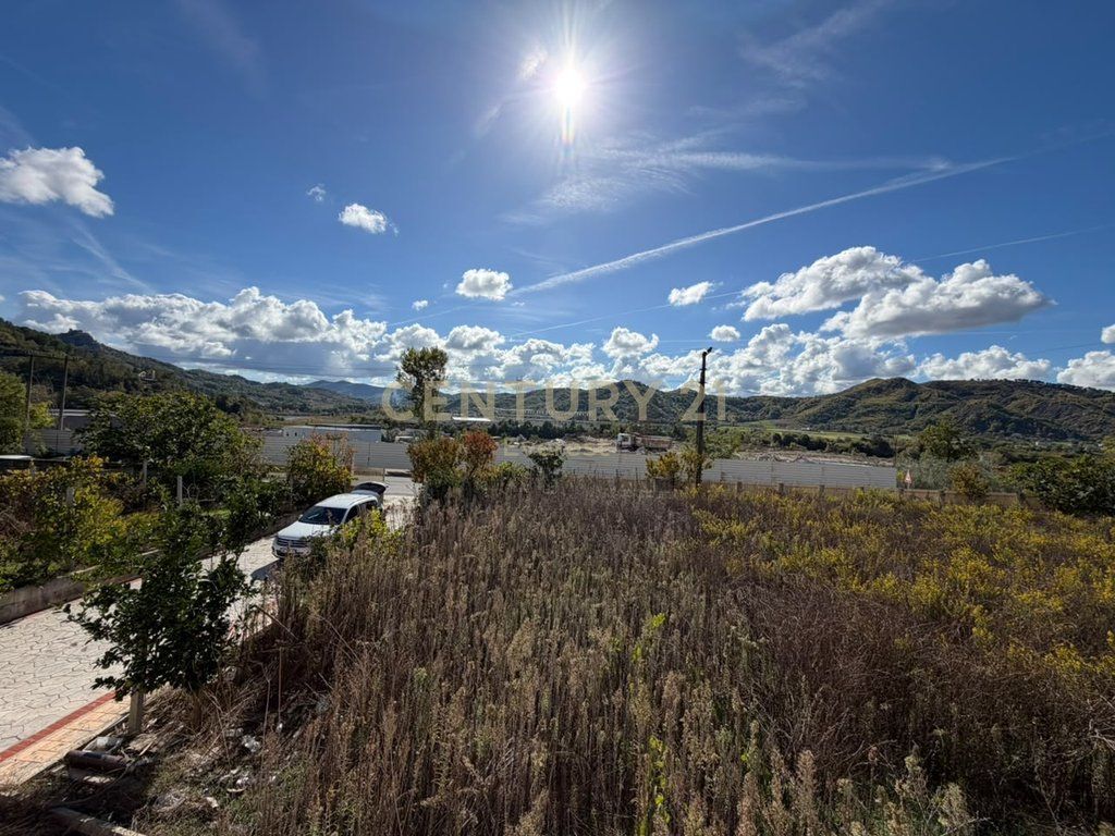 SHITET SHTËPI PRIVATE 2-KATËSHE ME TRUALL – STËRMAS, PRANË TEG-UT 387,500 € 35,000,000 Lekë