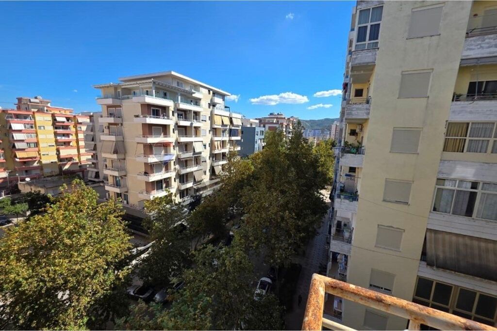 Apartament me qira 2+1+2