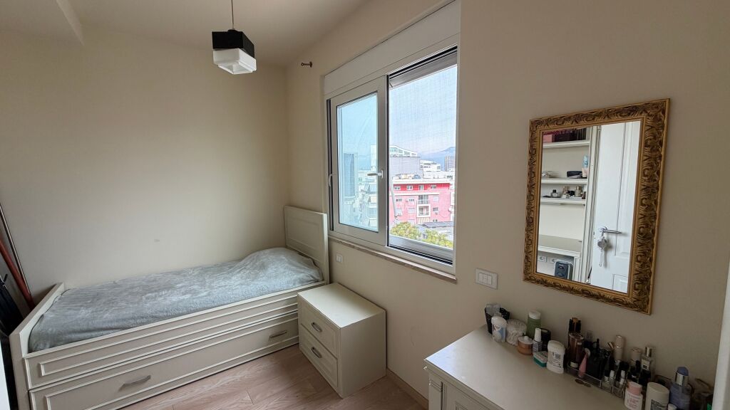 Affittasi 2+1, Via Frosina Plaku
