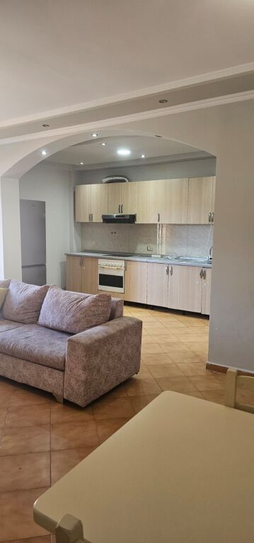 🏢Fresk,prane Deges se Thesarit jepet me qera apartament 2+1,i mobiluar 47,000Leke