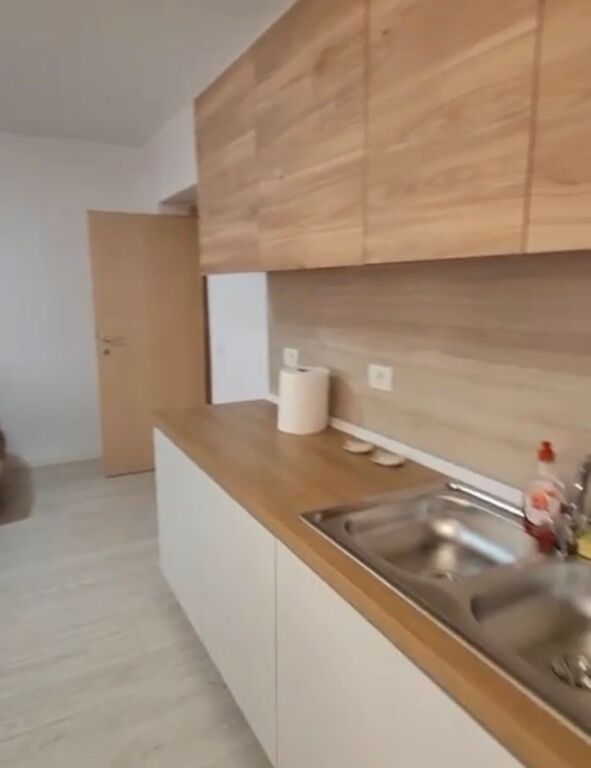 Apartament 2+1 me qira pas basades Amerikane