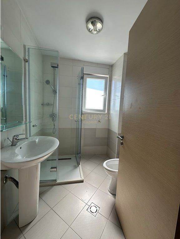 Apartament 1+1 me Qira – Kompleksi Kontakt, Tiranë