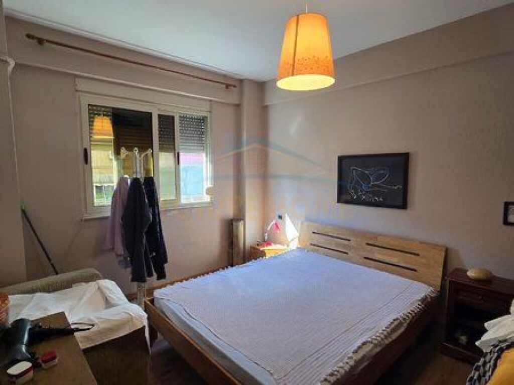 Shitet, Apartament 3+1+2, Bulevardi Zogu I, Tiranë.