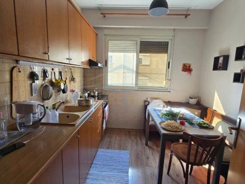 Shitet, Apartament 3+1+2, Bulevardi Zogu I, Tiranë.