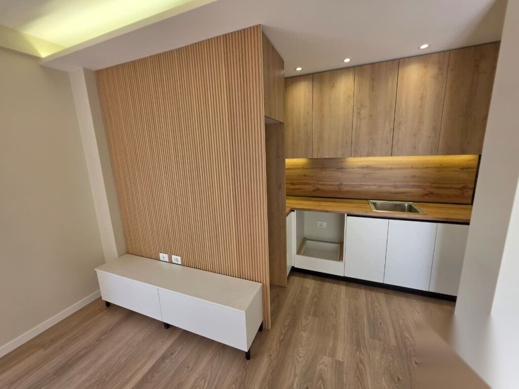 APARTMENT AT THE COMMUNE OF PARIS!