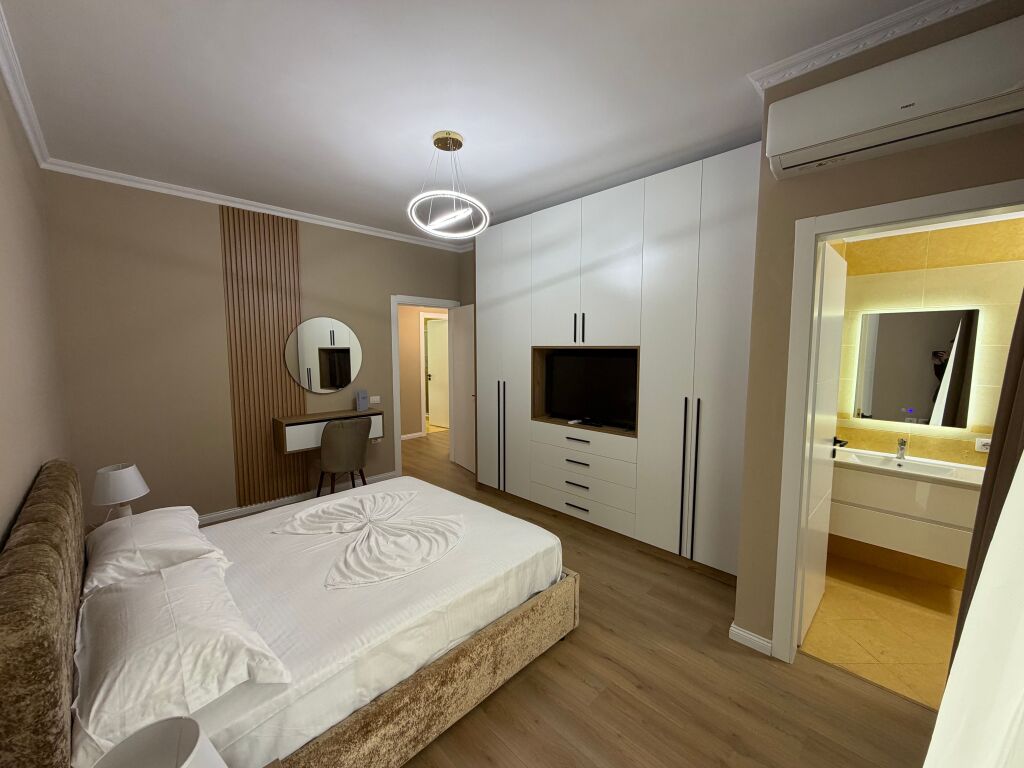 📣 QERA SUPER Apartament 2+1 Me 2 Tualete Dhe Parking 📍 Kopeshti Botanik, Prane Xhamise ✨💶 Cmimi 1.200 Euro/Muaj