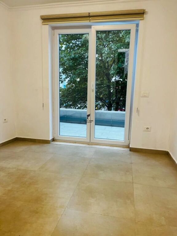 OFFICE FOR RENT 68 M2 MYSLYM SHYRI 100,000 LEKE FH-99311