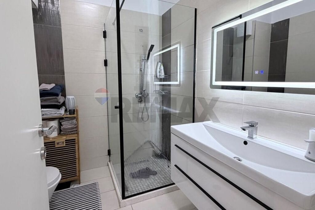 For sale 2+1+2 Paris Commune