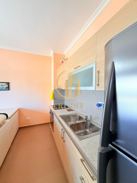 🌊 JEPET ME QIRA AFATGJATË – APARTAMENT ME PAMJE TOTALE NGA DETI | MARINA BAY, VLORË 🏖️
