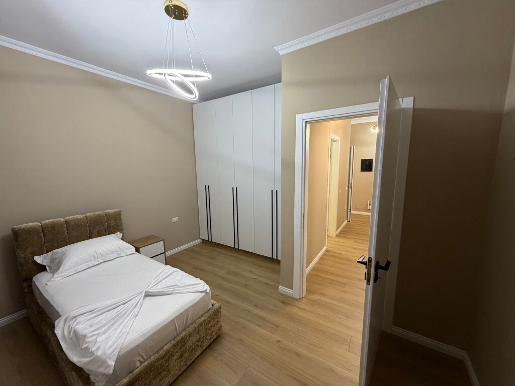 📣 QERA SUPER Apartament 2+1 Me 2 Tualete Dhe Parking 📍 Kopeshti Botanik, Prane Xhamise ✨💶 Cmimi 1.200 Euro/Muaj