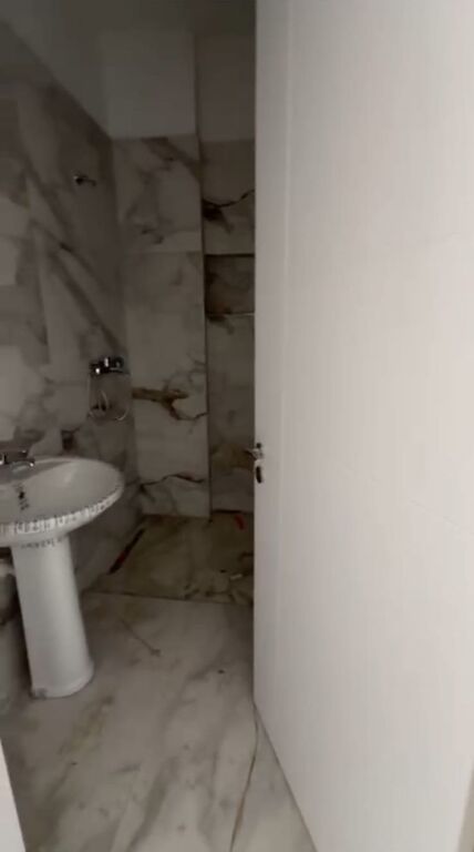 Shitet Apartament me kamze