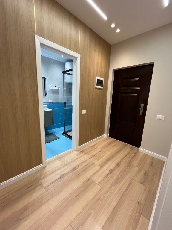 Shitet,Apartament 2+1+1 ,Unaza e Re , Prane bar Artistit