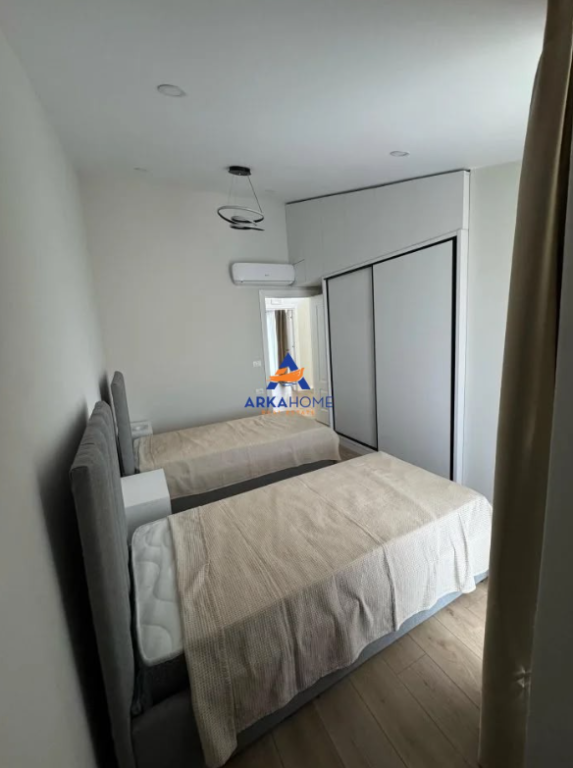 JEPET ME QERA VILE 2 KATSHE NE " TEG '200M2 1500 EURO