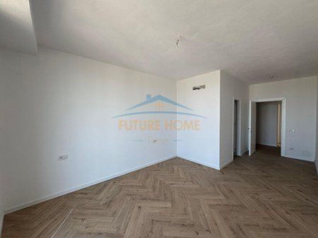 In vendita, Appartamento 3+1+2, Via "Mine Peza", Tirana!