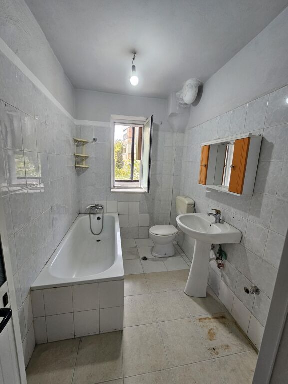 Ne Ali Demi, Jepet Me Qira Garsionere Me Organizim Praktik!