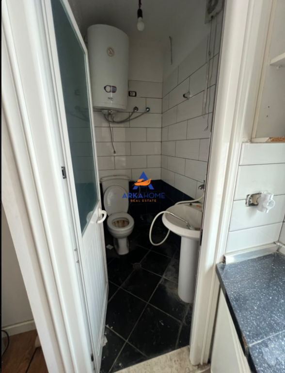 APPARTAMENTO 2+1 IN AFFITTO "VICINO A PIAZZA SHQIPONJA" 30.000 LEKE