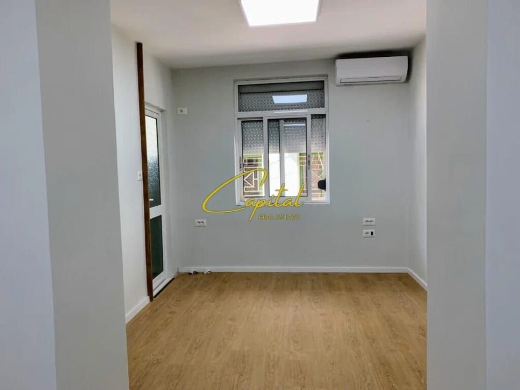 ZYRE ME QIRA 36 M2 ISH BLLOKU 450 EURO