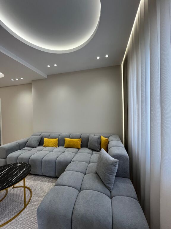 Shitet,Apartament 2+1+1 ,Unaza e Re , Prane bar Artistit