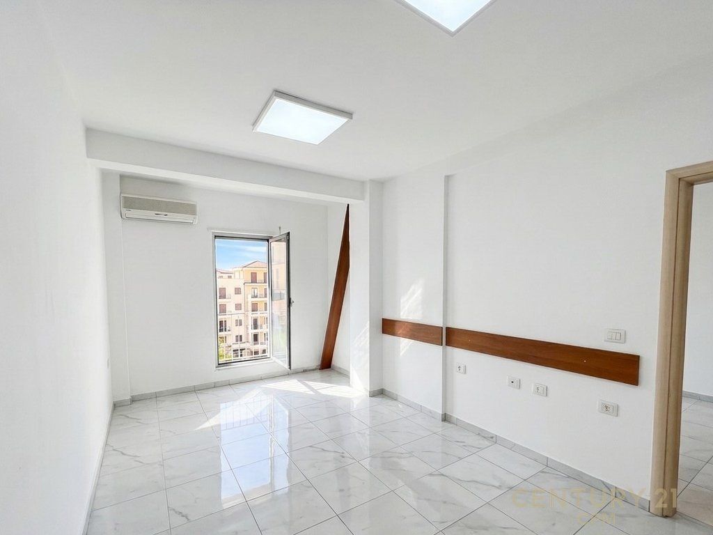 Apartament 3+1 per qira tek Rruga e Kavajes!