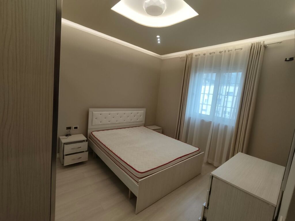 Appartamento 2+1 in affitto in Via Hoxha Tahsin vicino al Pazarit te Ri, Tirana.f  ID 5543