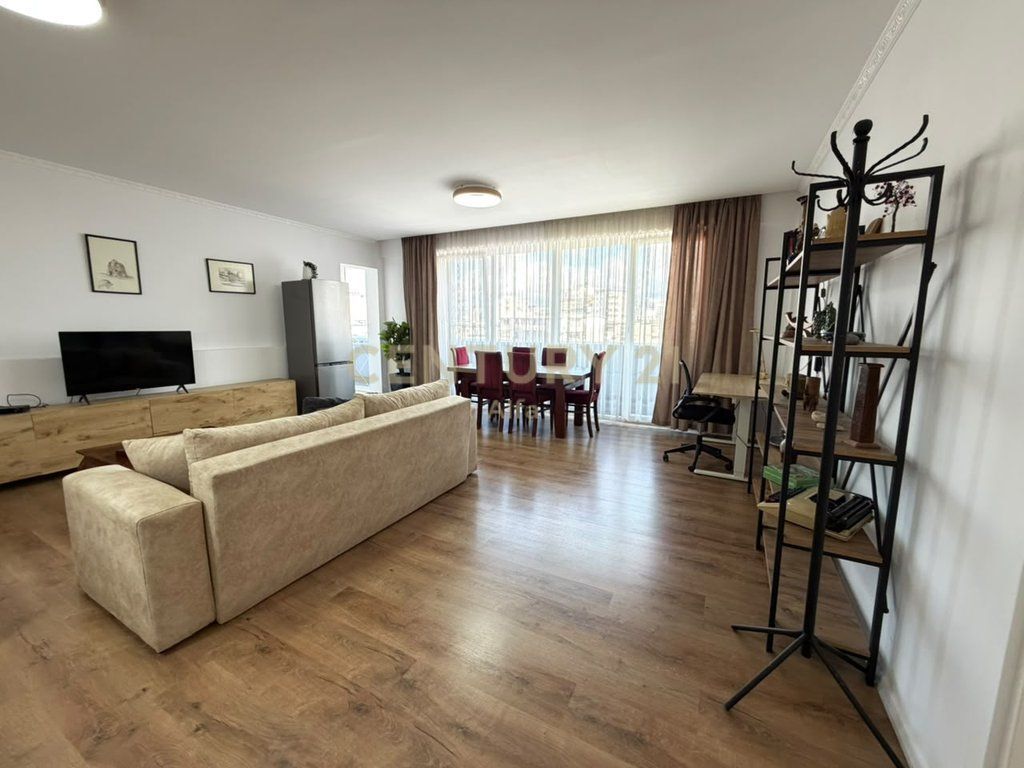 Apartament 1+1 per qira, modern dhe i mobiluar në qendër të Tiranës