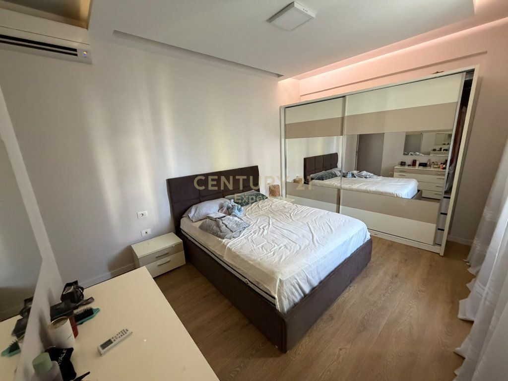 2+1+2 apartment for sale at Liqeni i That