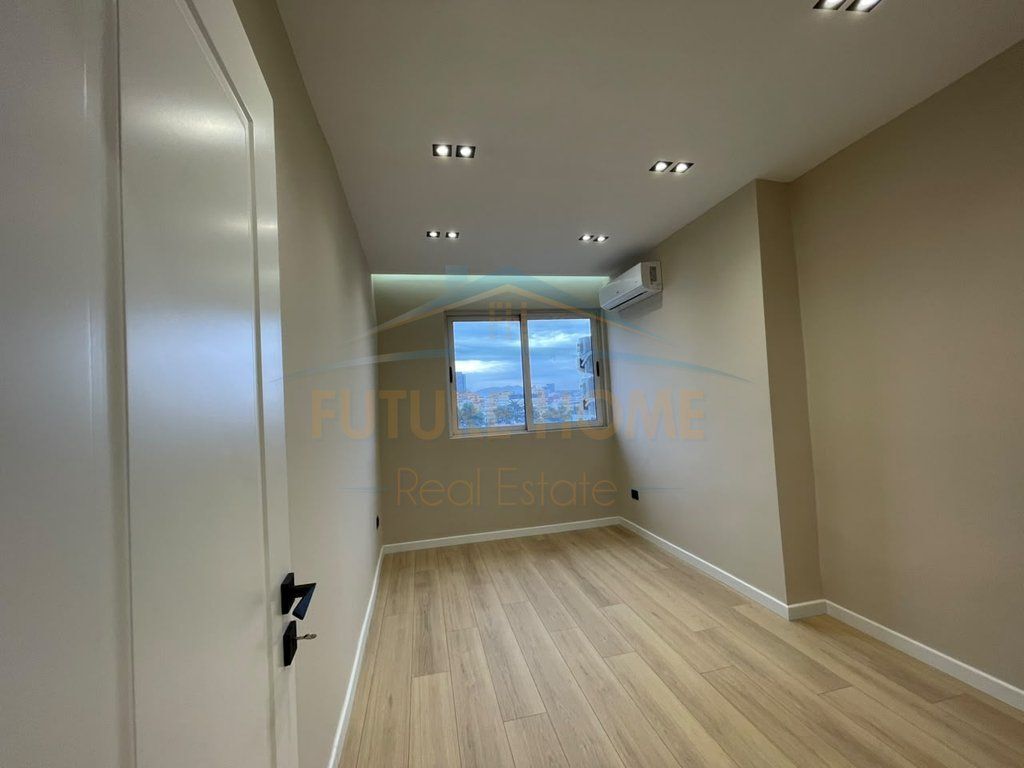 Shitet,Apartament 1+1,Mozaiku i Tiranës