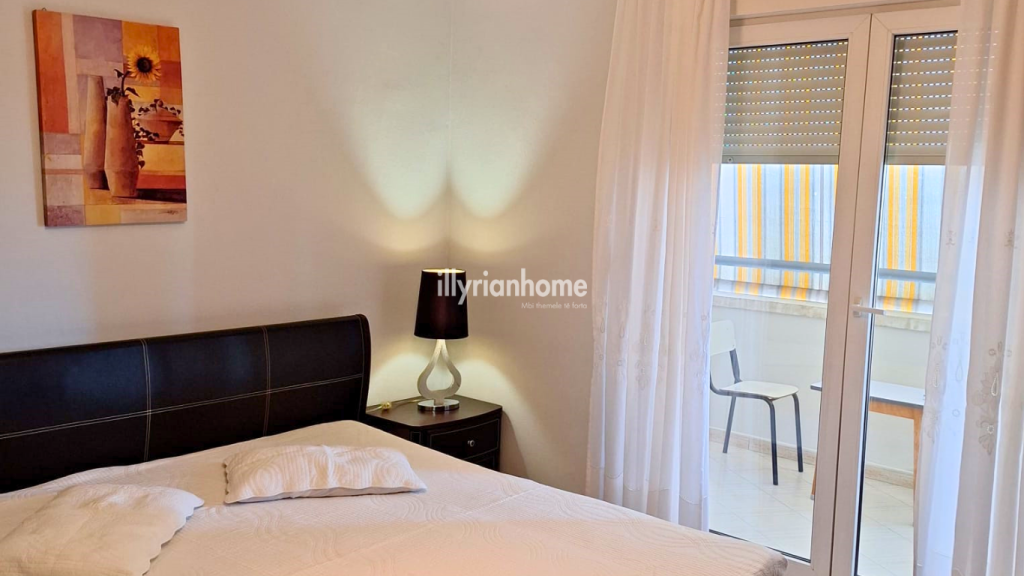 Apartament 2+1 i mobiluar me qira në Rrugën e Elbasanit, përballë Ambasadës Amerikane