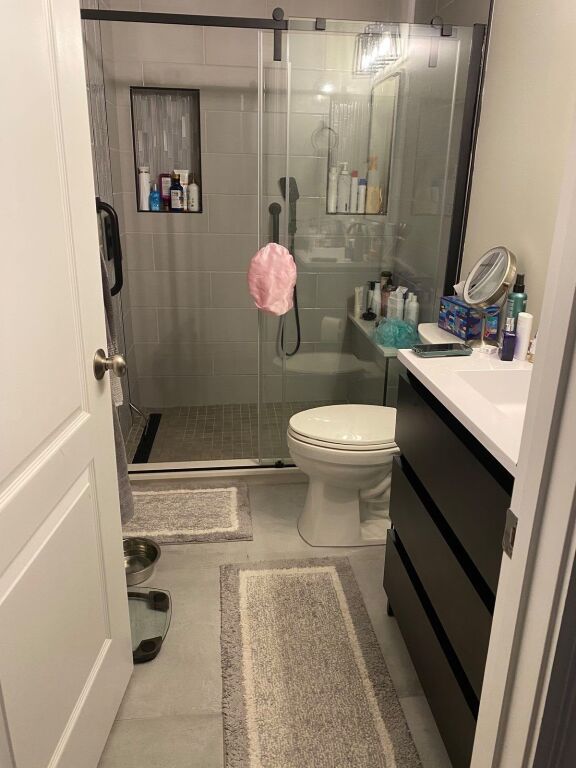 Prane Ringut/Zogu i Zi, jepet me qera apartament 1+1.