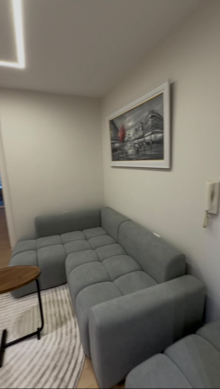 Apartament 1+1 per qera Rruga e  Barrikadave !