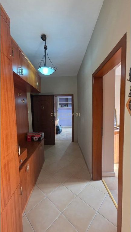 Shitet Apartament 2+1 ne Rrugen Fortuzi