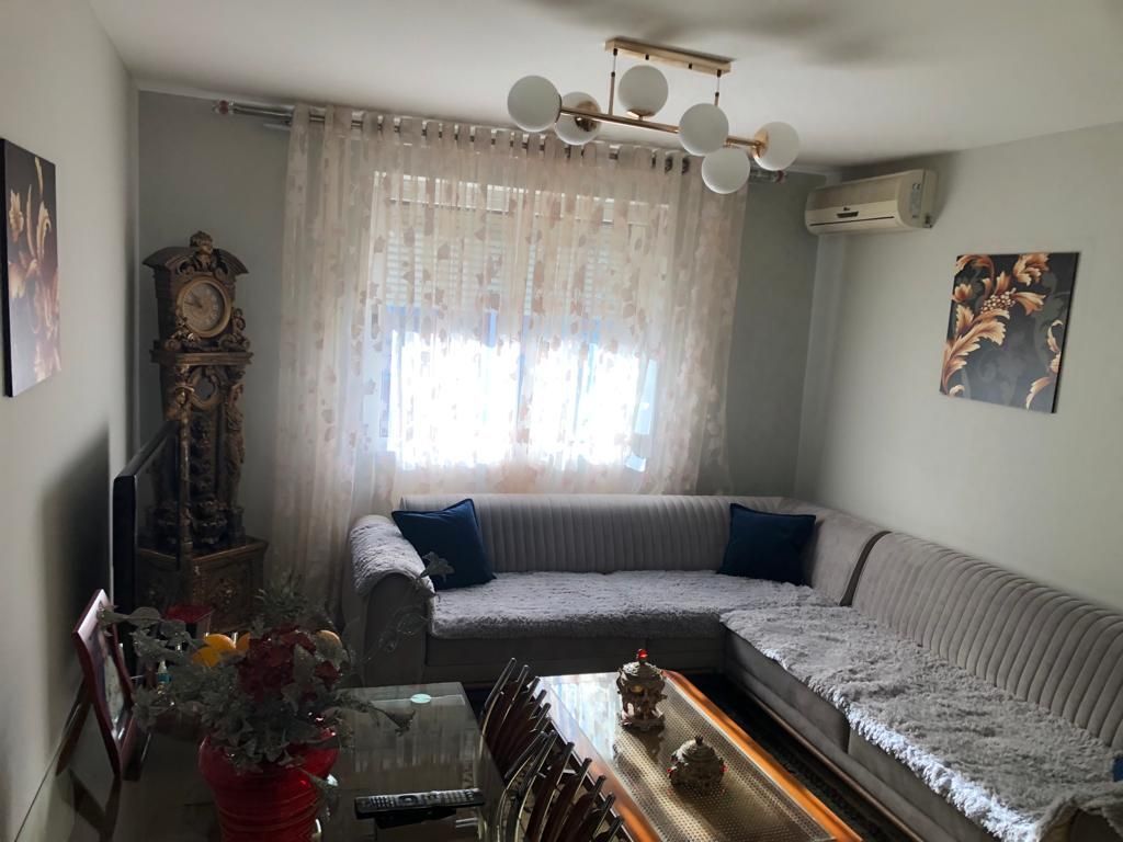 🏢Xhamlliku jepet me qera apartament 2+1,e mobiluar.55,000Leke