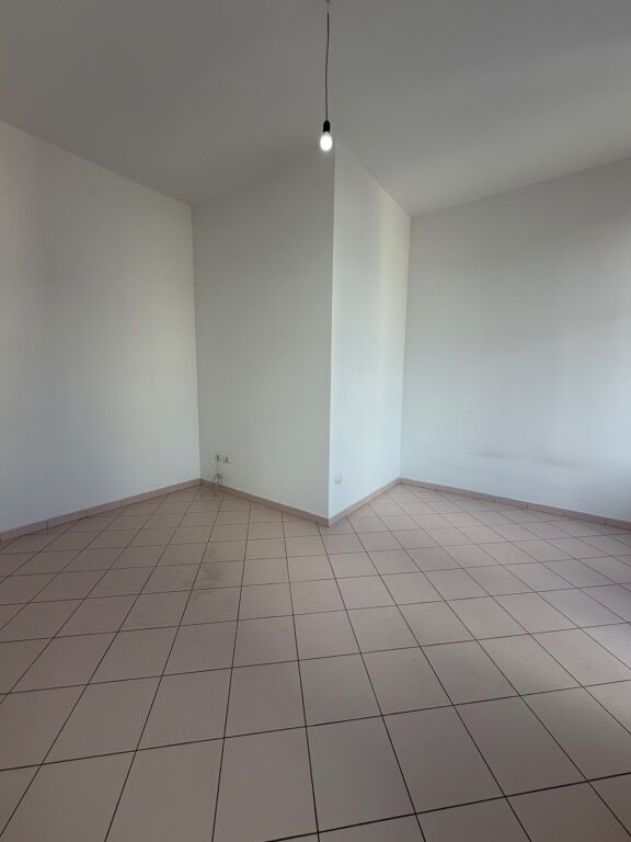 SHITET APARTAMENT 1+1 tek PROKURORIA, rr. Haxhi Hysen Dalliu, Tirane.