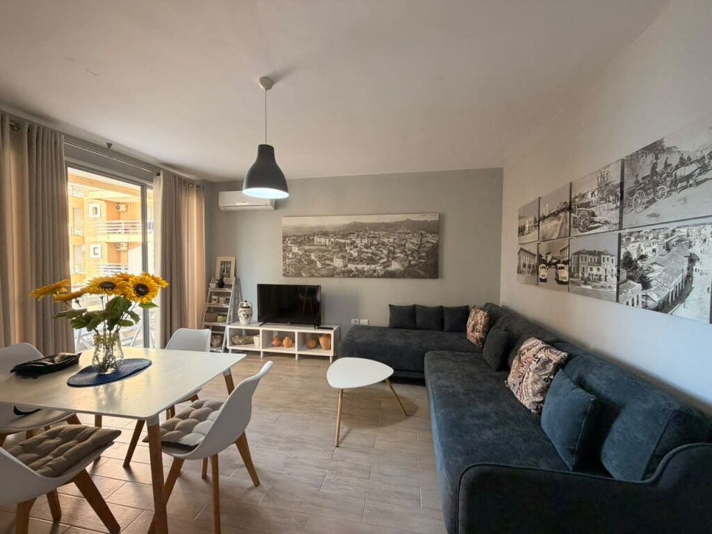 Apartament 2+1+Ballkon me Qera Afatgjate - Restorant Tradicional Varka, Plazhi i Vjeter, Vlore