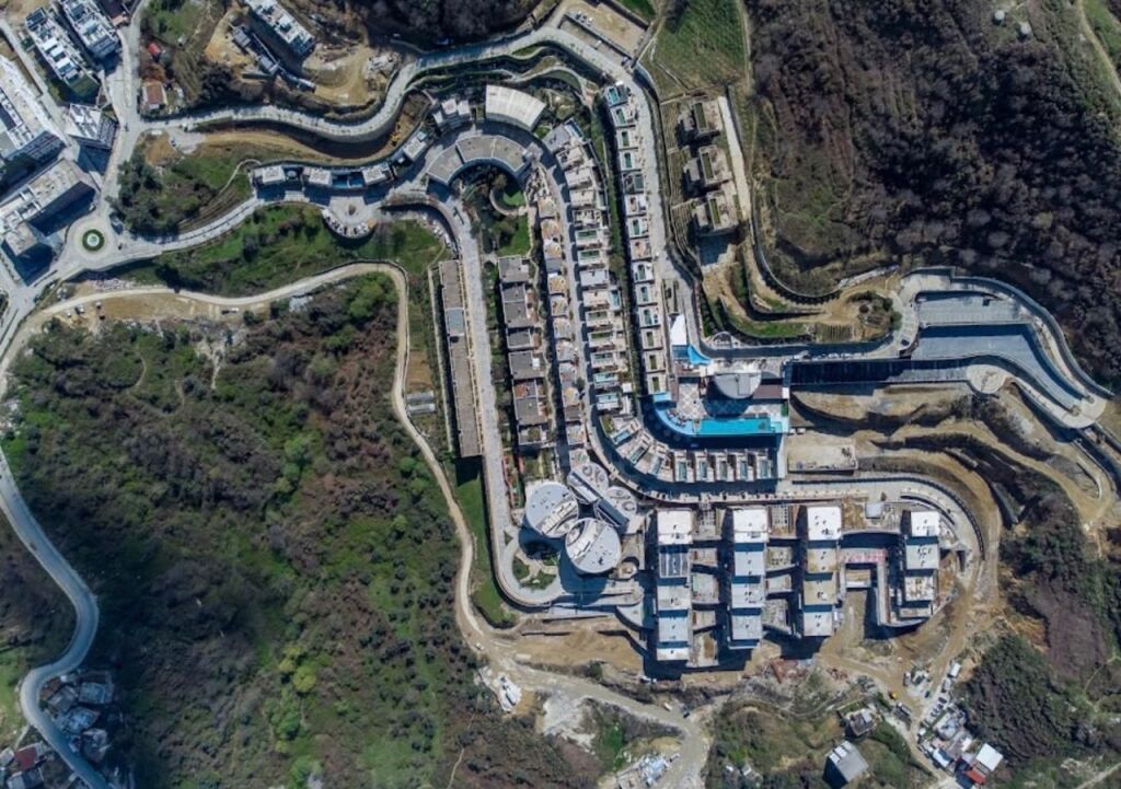 SHITET APARTAMENT 3+1+2 ME VERANDË – KODRA E DIELLIT 2 LINDJE
