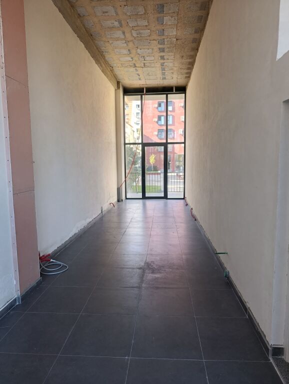 Rent | Ambjent Biznesi | Rruga 5 Maji | 600 €/month