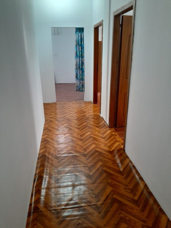 Qera | Shtëpi private 4 + 1 | Laprake | 800 €/muaj