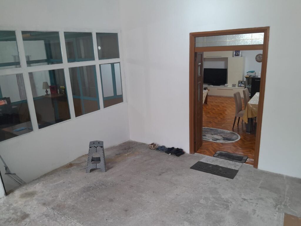 Qera | Shtëpi private 4 + 1 | Laprake | 800 €/muaj