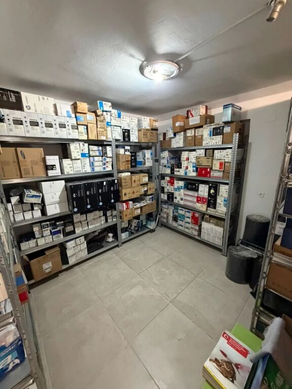 SHOP FOR RENT 35 M2 BLOCK 50,000 LEKE FH-99514