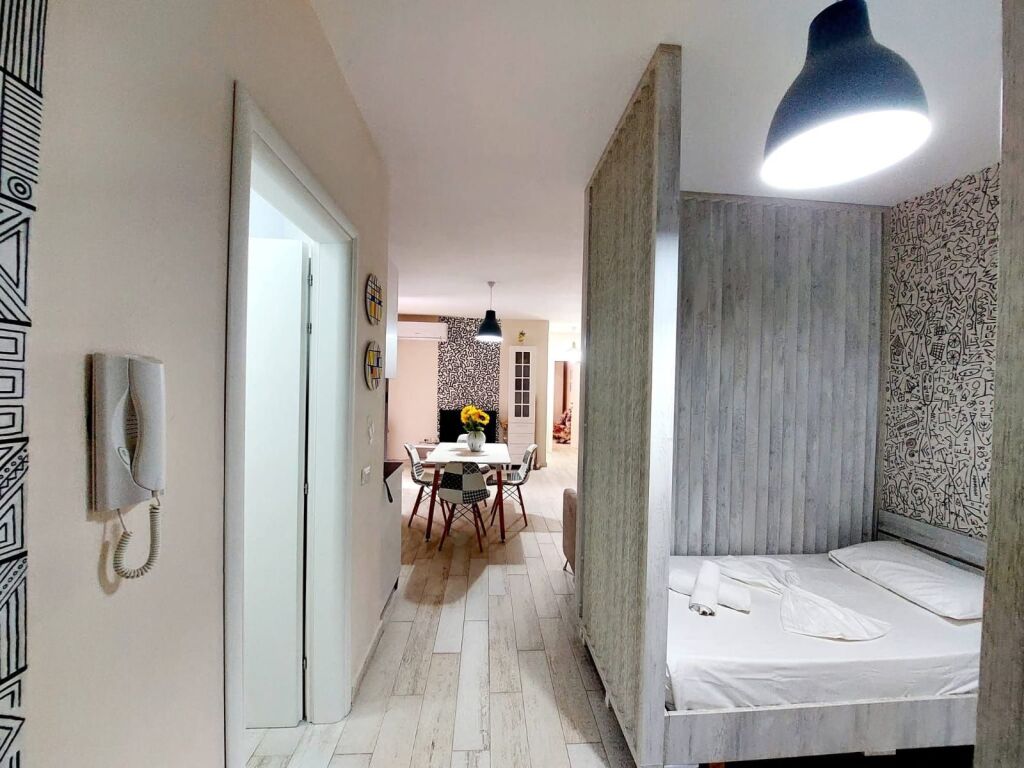 Apartament 2+1 me Qera Afatgjate - Restorant Tradicional Varka, Plazhi i Vjeter, Vlore