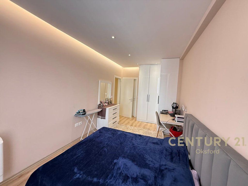 SHESIM APARTAMENT 2+1+2 TEK USLUGA, BULEVARDI I RI, TIRANË! 225,400 €